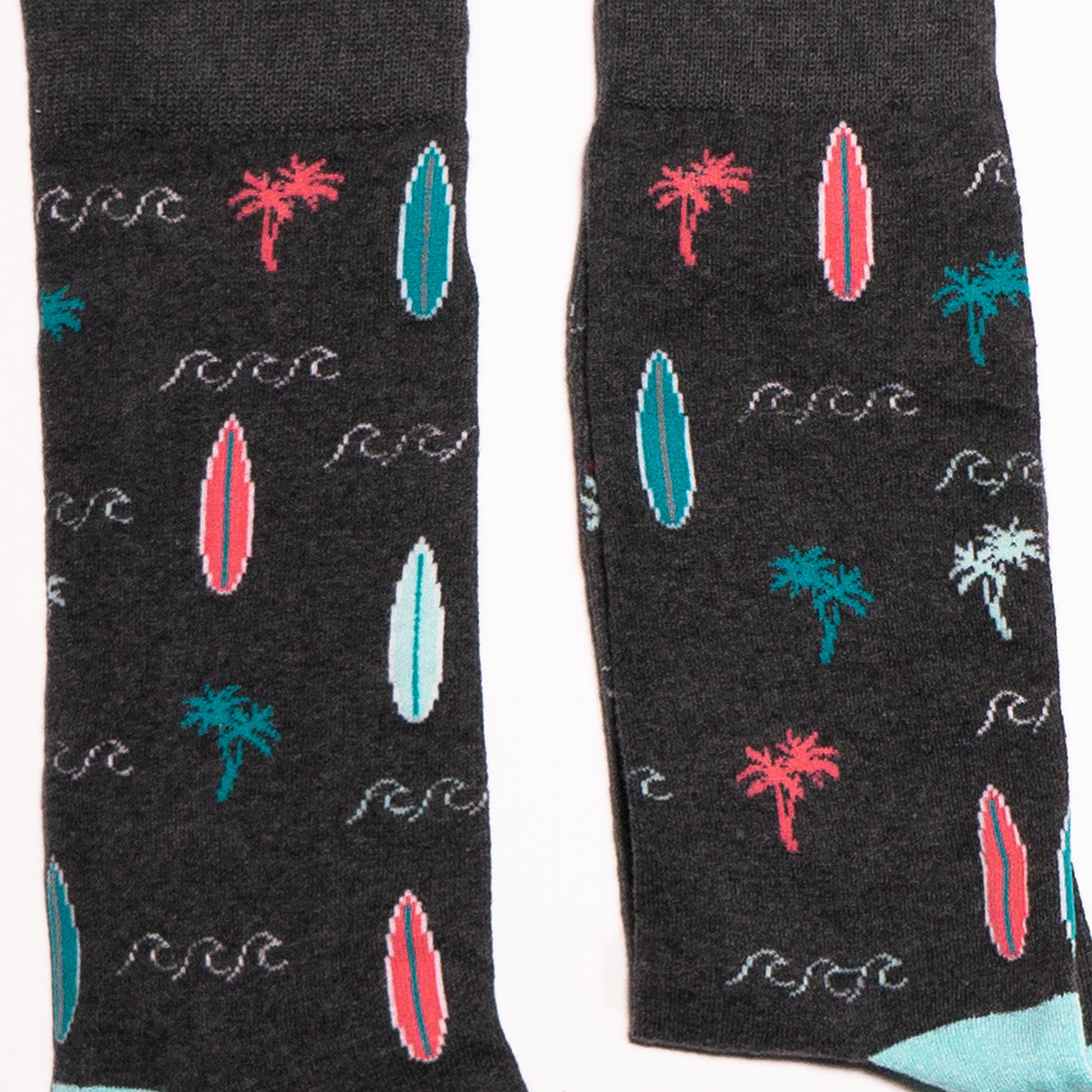 Surf boards, the best waves and beautiful palm trees make for the perfect paradise pair of socks for summer.. or even winter. Bright and breezy pastels on a light grey base. Soft. Strong. Sustainable. Comfortable.  Available in US Men’s 4-8 and 8-12