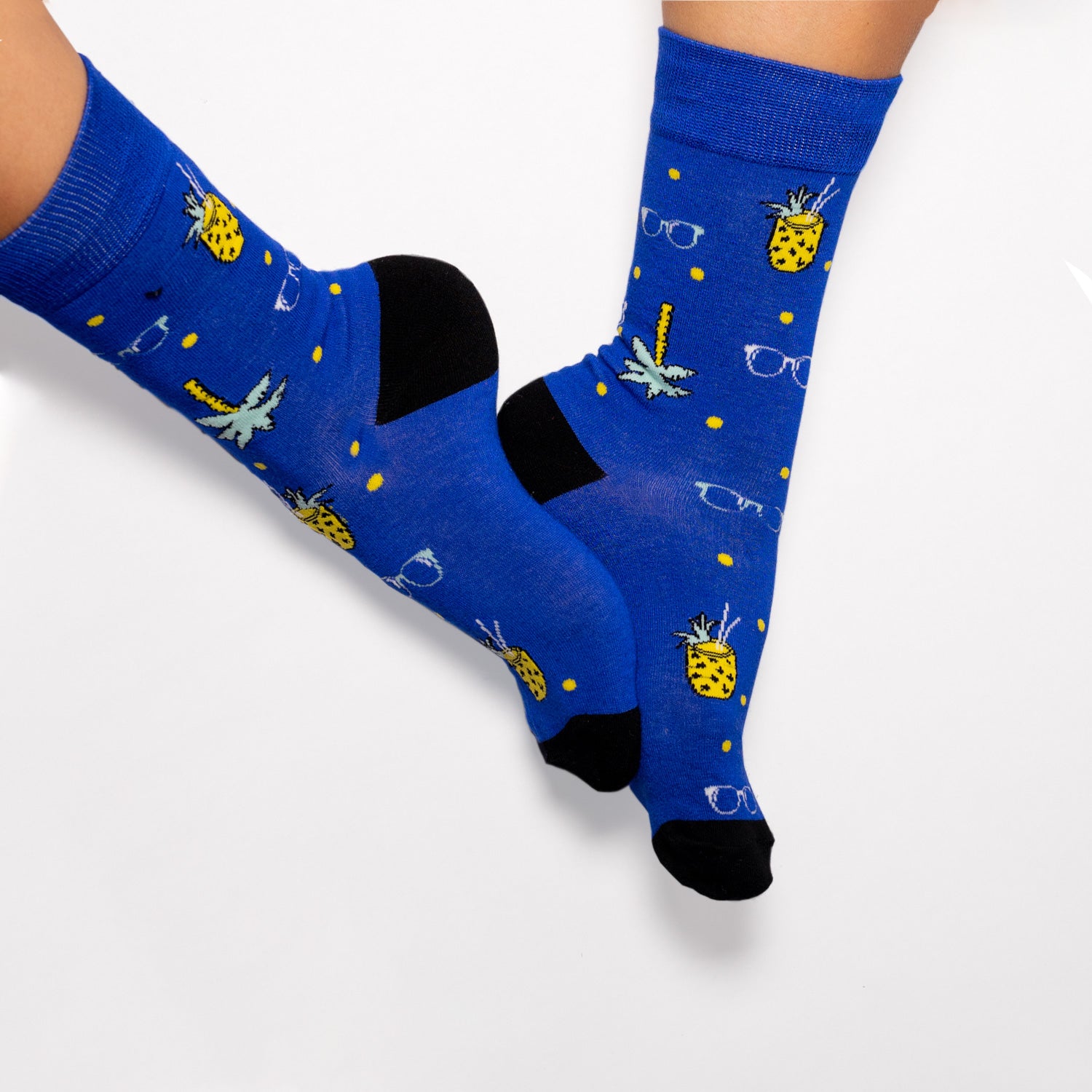 Fruity drinks, palm trees and that California beach feelin' make these socks a summer feel good must have. Soft. Strong. Sustainable. Comfortable. Available in US Men’s 4-8 and 8-12
